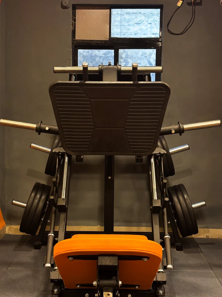 leg-press-machine-closeup
